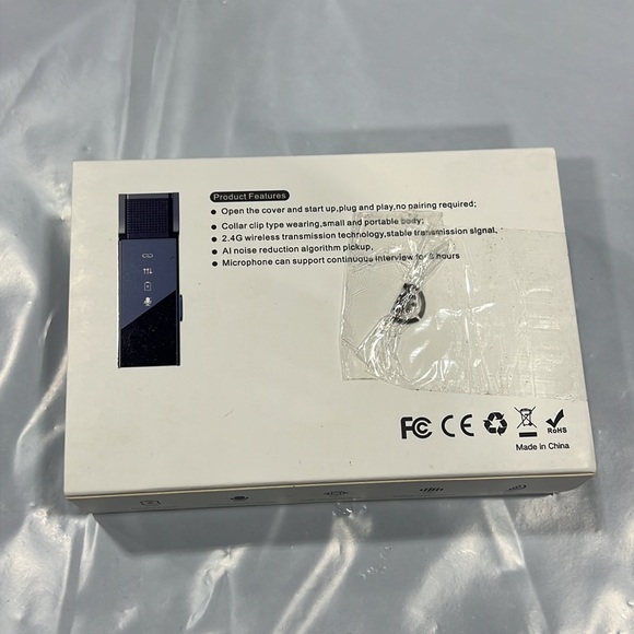 NIB - Wireless Lavalier Mini Microphone for iPhone with Charging Case (Black) - Picture 5 of 8